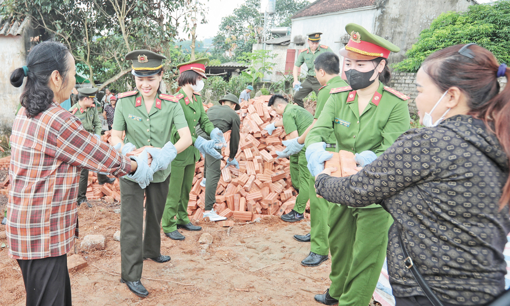  Thanh niên, phụ nữ công an tham gia hoạt động xã hội: Ghi dấu ấn đẹp trong lòng Nhân dân